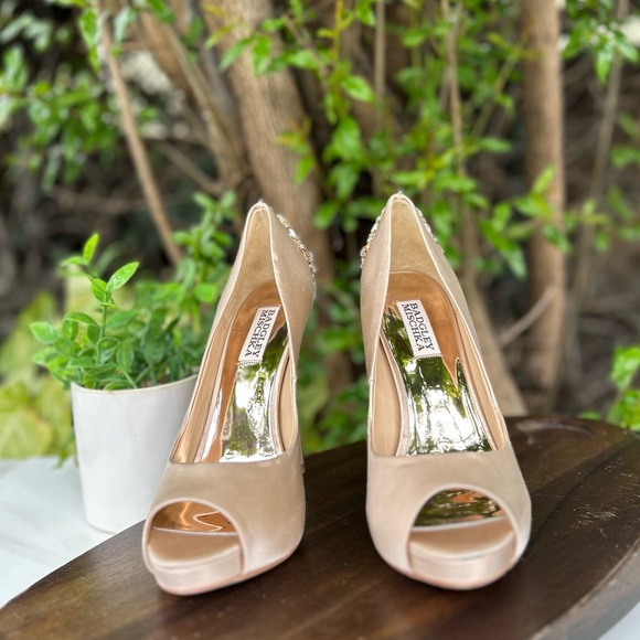 BADGLEY MISCHKA Kiara Embellished Peep Toe pumps 8 womens - Picture 13 of 15